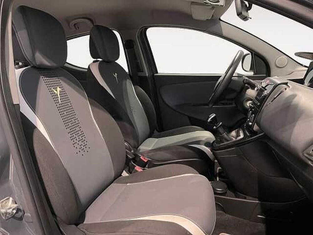 Lancia Ypsilon usata a Ravenna (9)