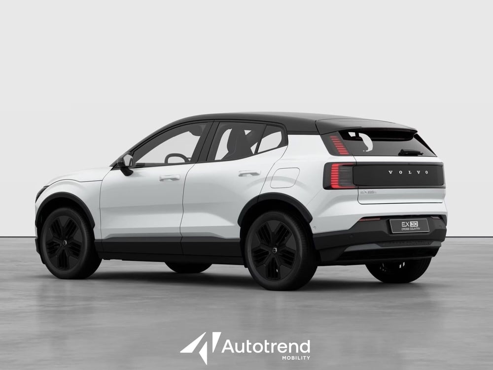 Volvo EX30 Cross Country nuova a Bari (2)
