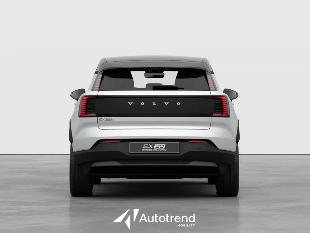 Volvo EX30 Cross Country nuova a Bari (4)