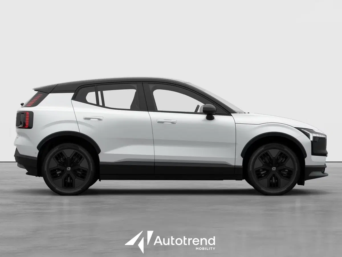 Volvo EX30 Cross Country nuova a Bari (5)