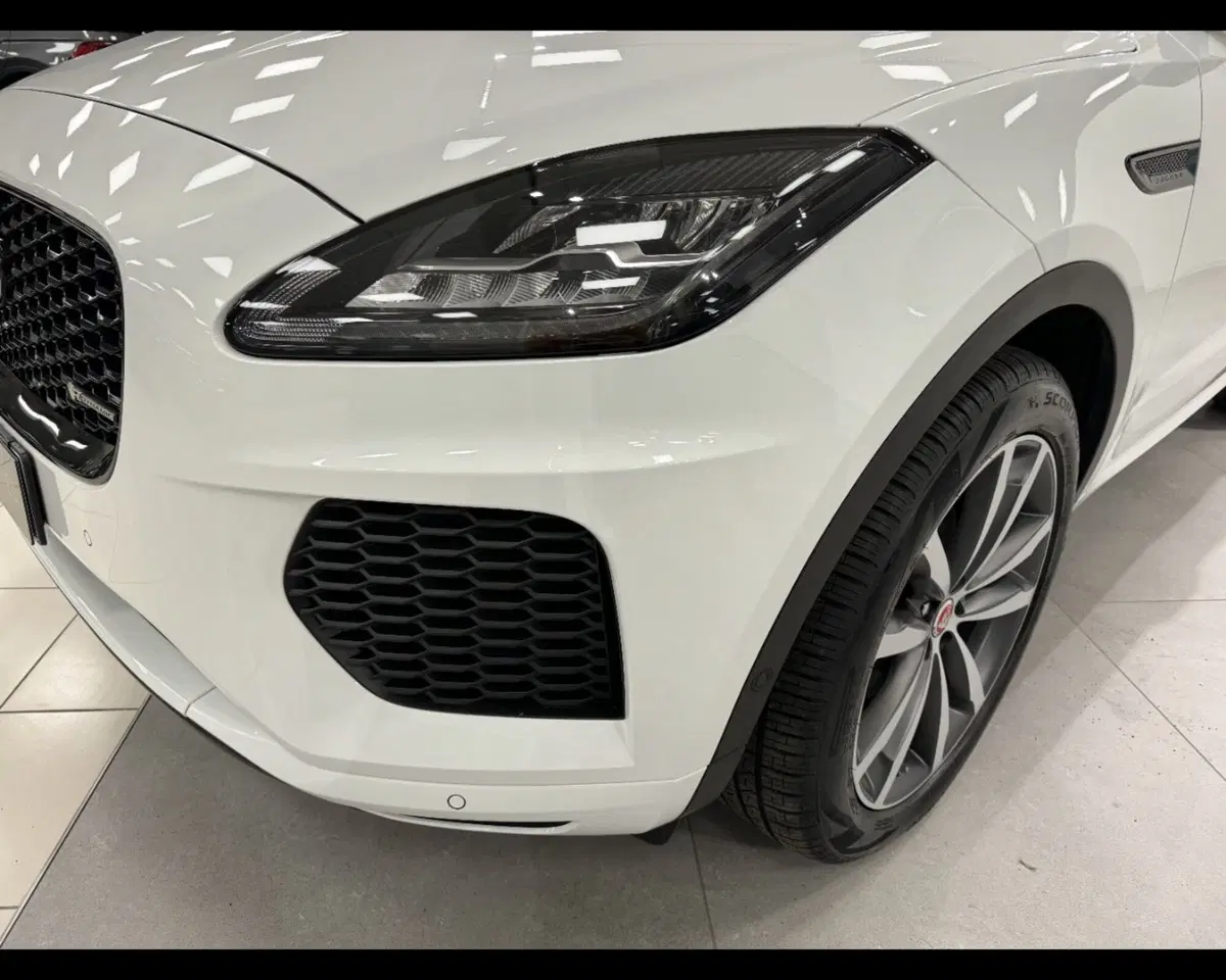 Jaguar E-Pace usata a Treviso (13)