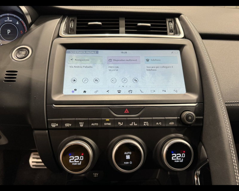 Jaguar E-Pace usata a Treviso (5)
