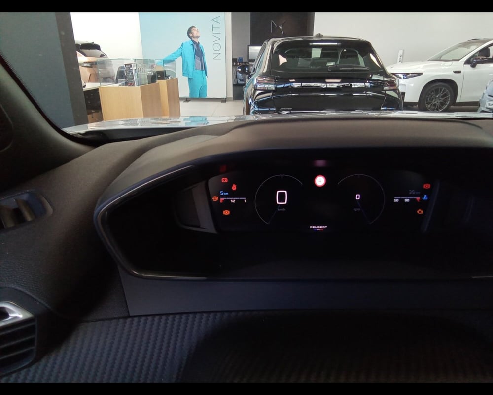 Peugeot 2008 nuova a Treviso (13)