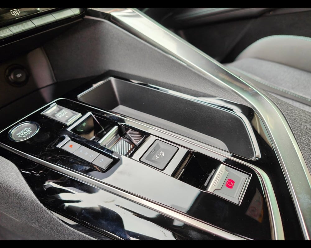 Peugeot 5008 nuova a Treviso (17)
