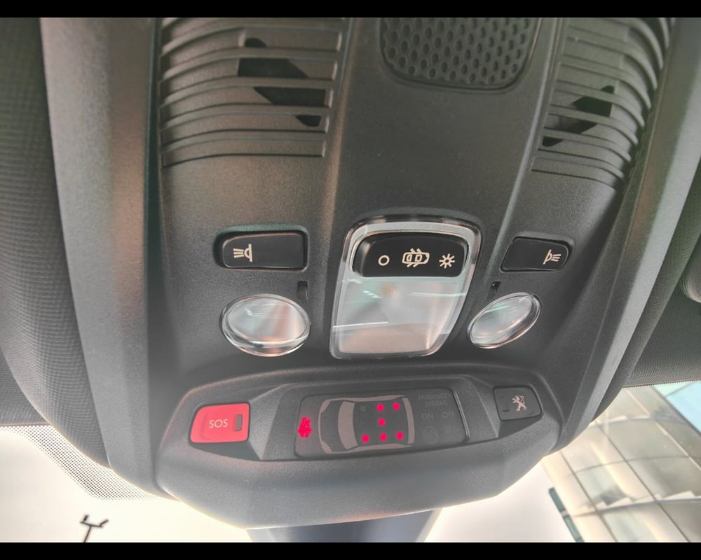 Peugeot 5008 nuova a Treviso (18)