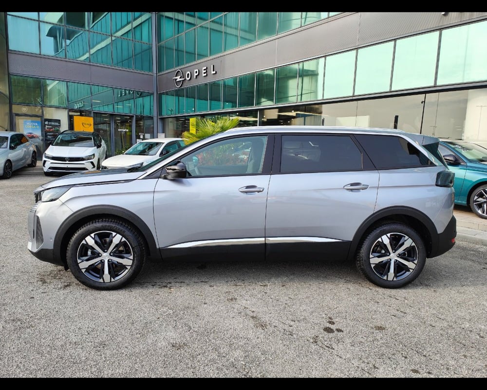 Peugeot 5008 nuova a Treviso (7)