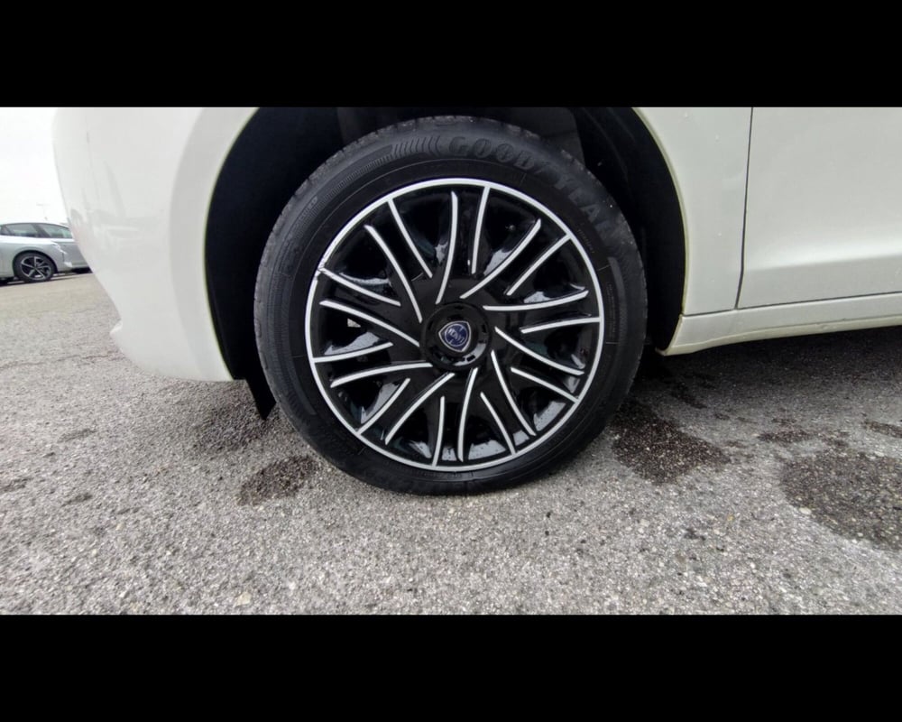 Lancia Ypsilon usata a Treviso (12)