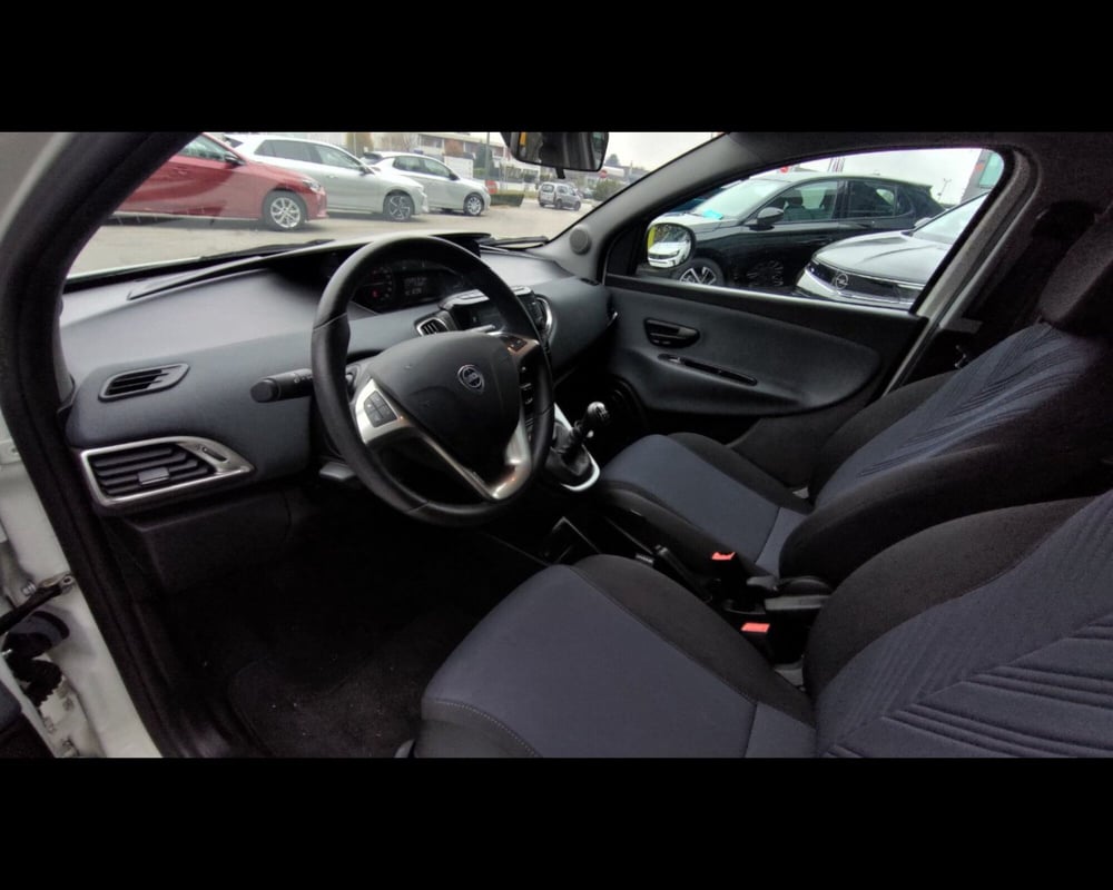 Lancia Ypsilon usata a Treviso (13)