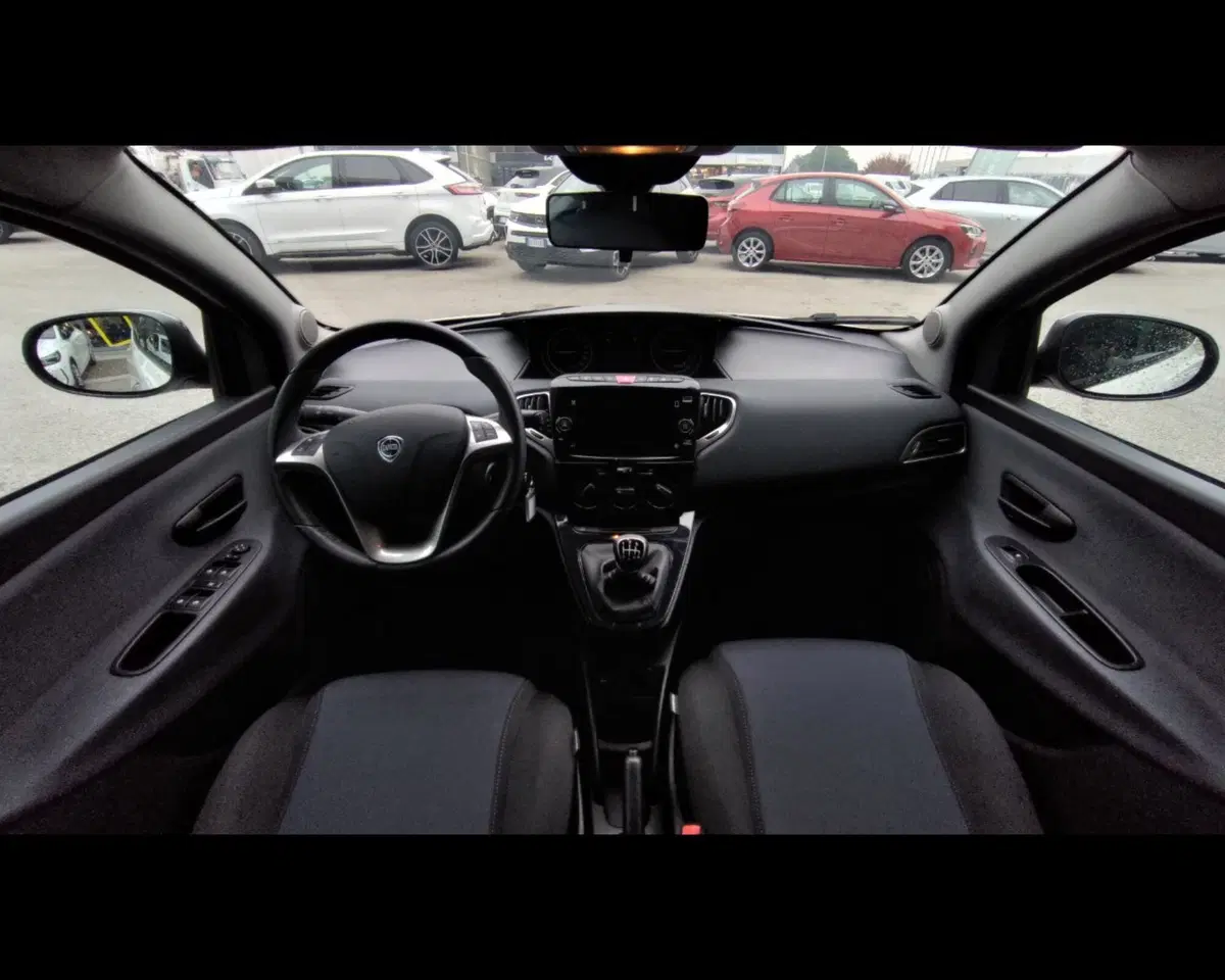 Lancia Ypsilon usata a Treviso (16)