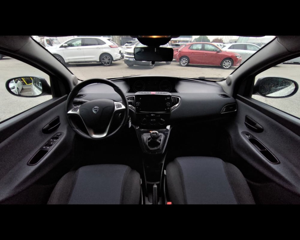 Lancia Ypsilon usata a Treviso (16)