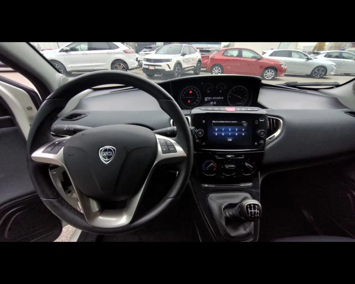 Lancia Ypsilon usata a Treviso (17)