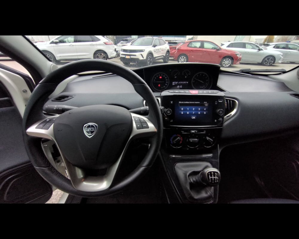 Lancia Ypsilon usata a Treviso (17)