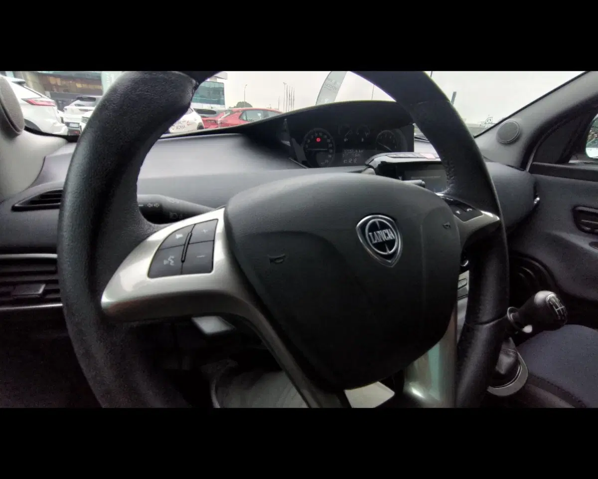 Lancia Ypsilon usata a Treviso (20)