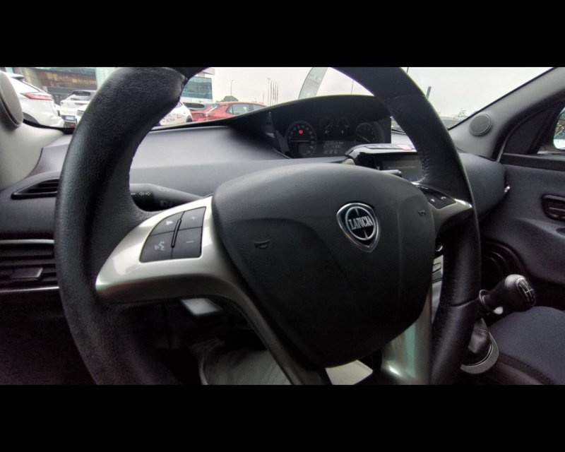 Lancia Ypsilon usata a Treviso (20)