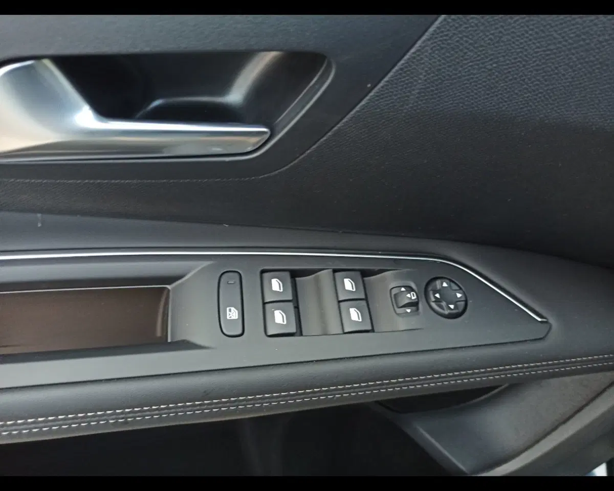 Peugeot 3008 nuova a Treviso (14)