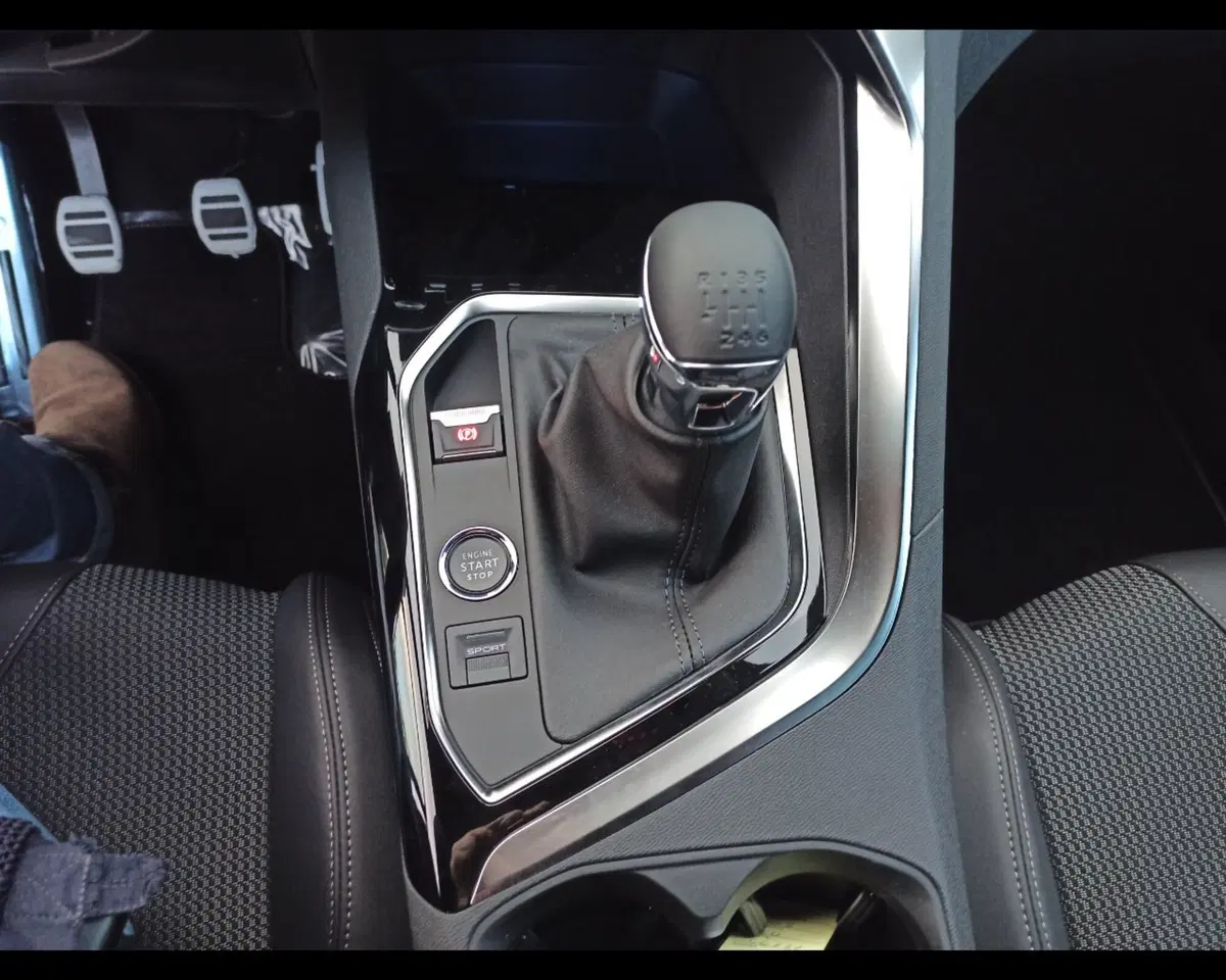 Peugeot 3008 nuova a Treviso (18)