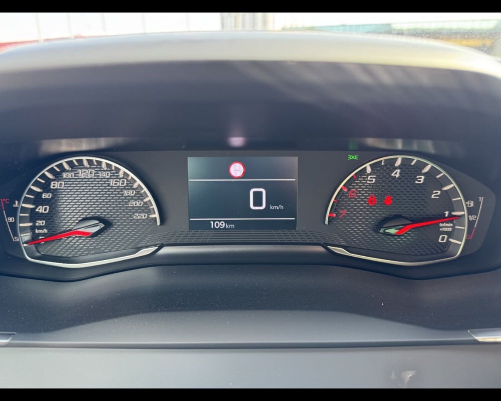 Peugeot 2008 nuova a Treviso (9)