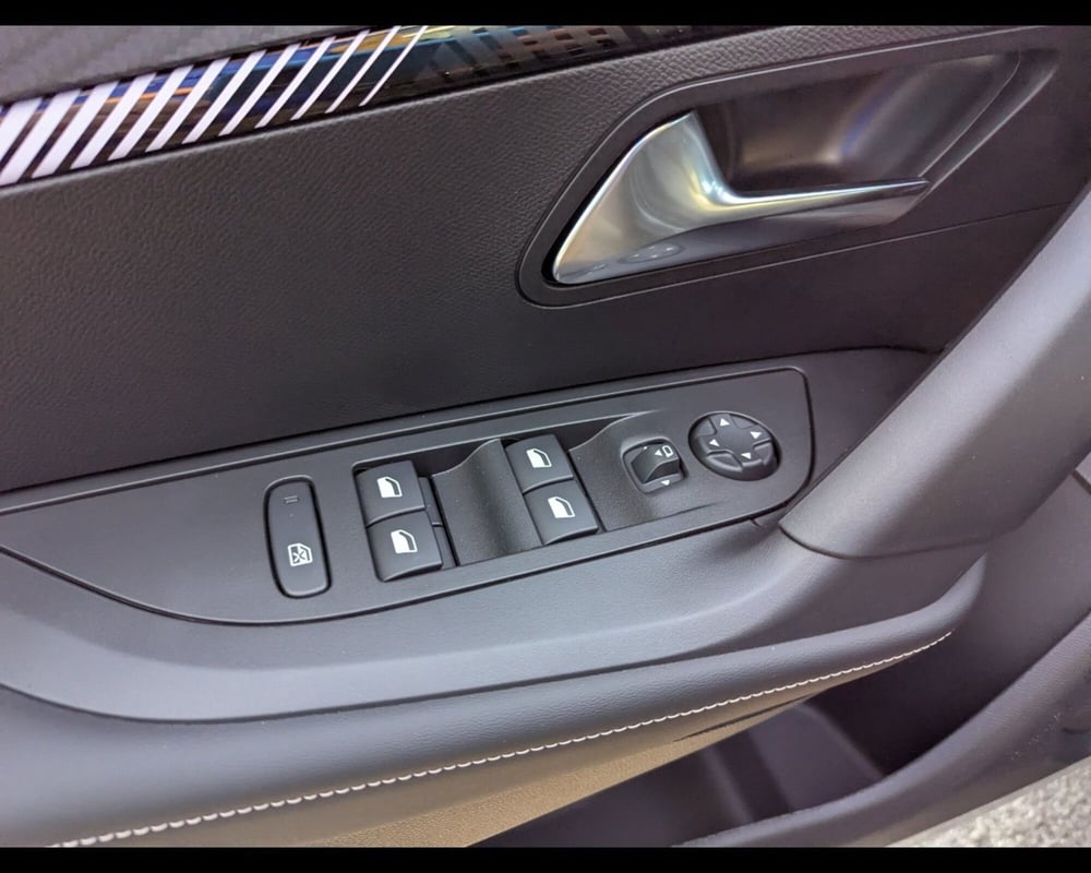 Peugeot 2008 nuova a Treviso (11)