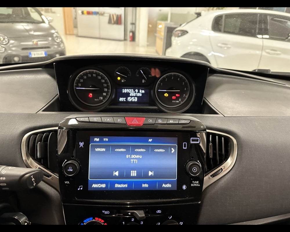 Lancia Ypsilon usata a Treviso (8)