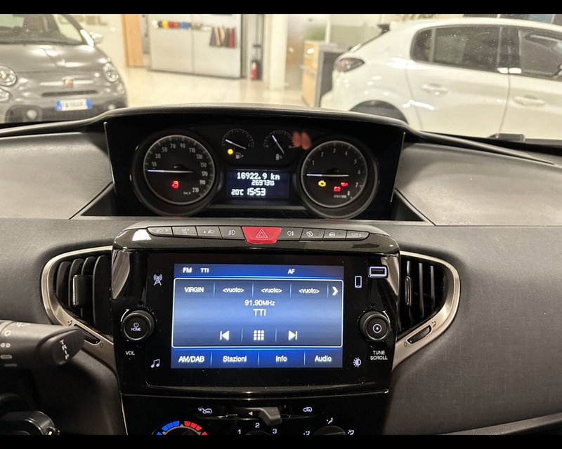 Lancia Ypsilon usata a Treviso (8)