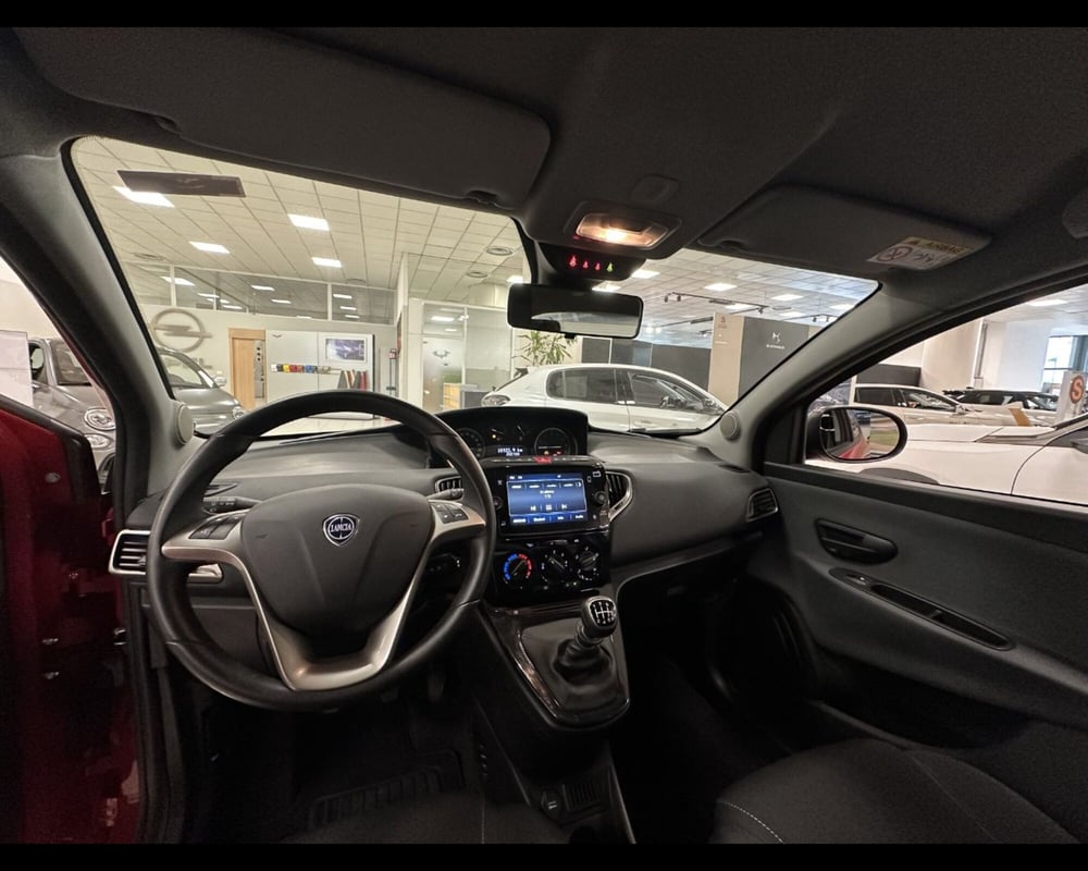 Lancia Ypsilon usata a Treviso (9)