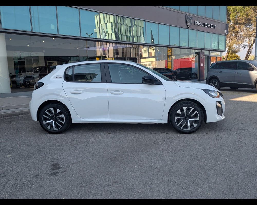 Peugeot 208 nuova a Treviso (8)