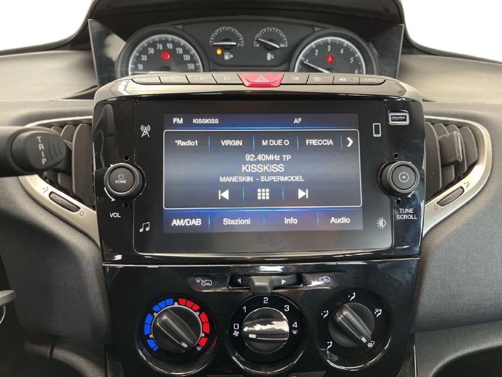 Lancia Ypsilon usata a Torino (14)