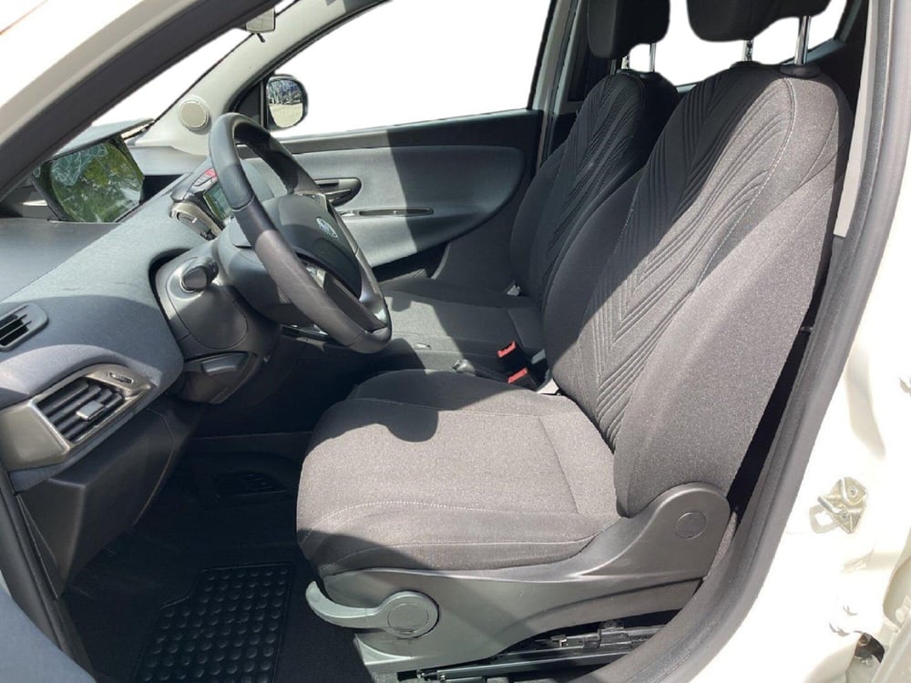 Lancia Ypsilon usata a Torino (10)