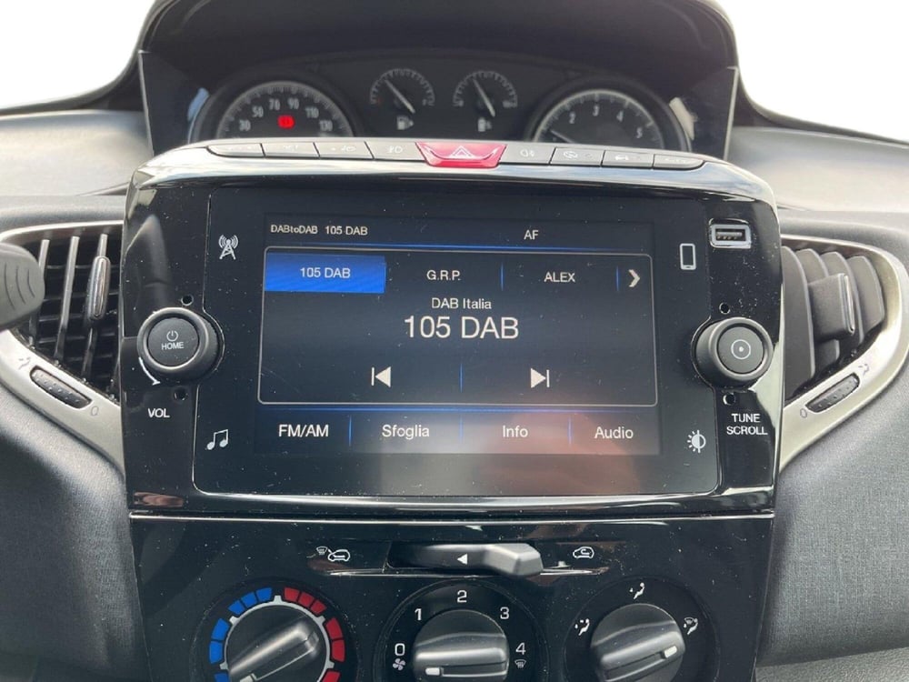 Lancia Ypsilon usata a Torino (14)