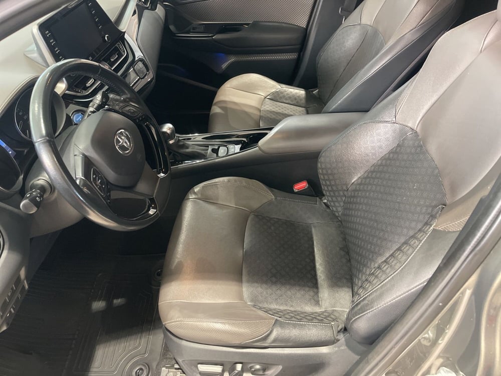 Toyota Toyota C-HR usata a Catania (9)