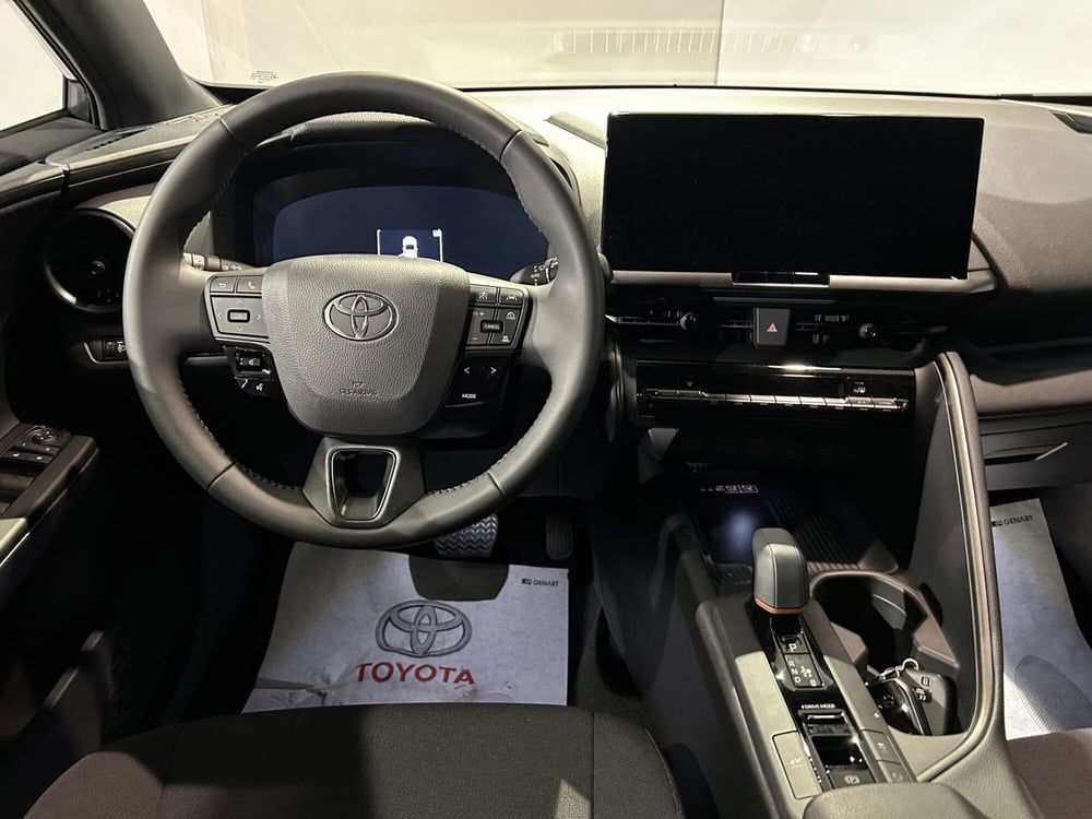 Toyota Toyota C-HR nuova a Milano (10)