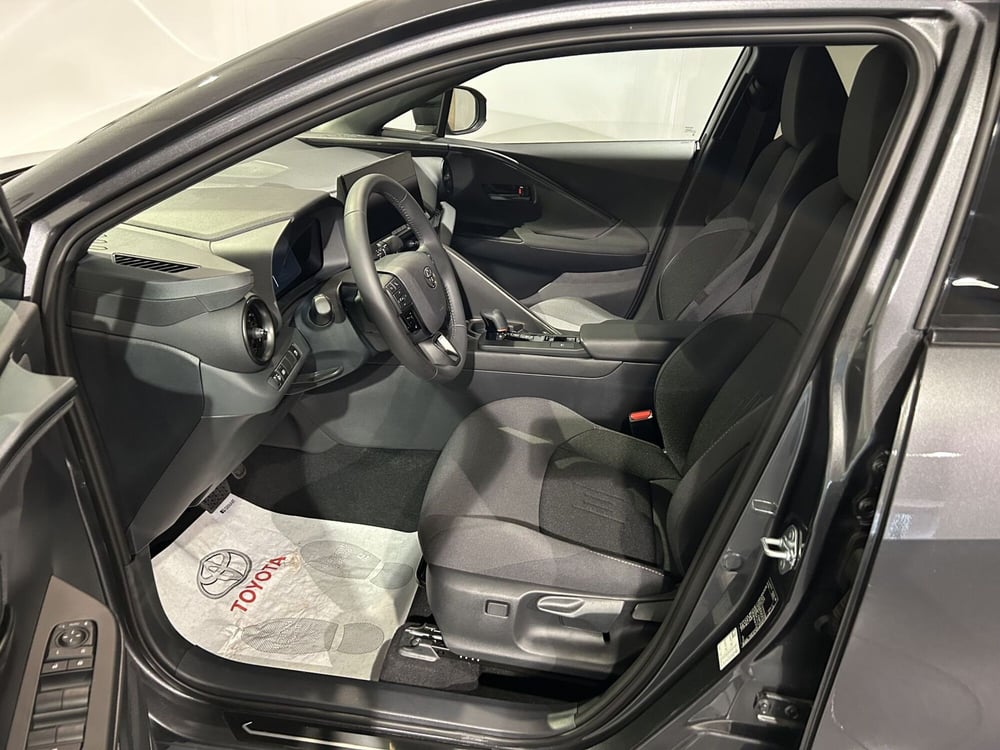 Toyota Toyota C-HR nuova a Milano (12)