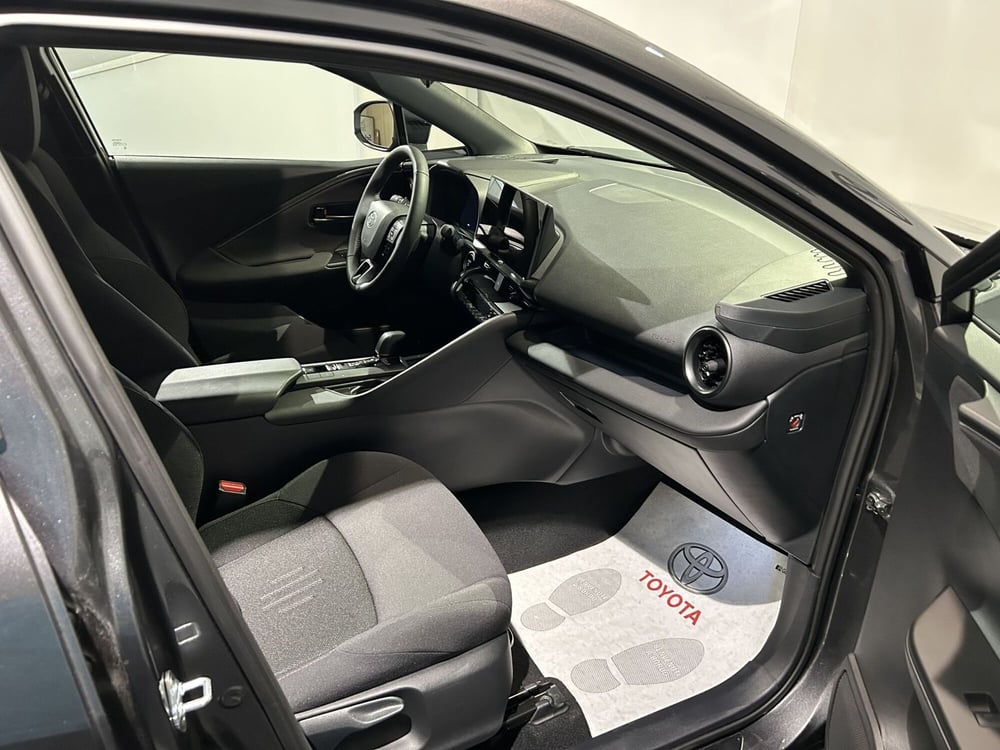 Toyota Toyota C-HR nuova a Milano (13)