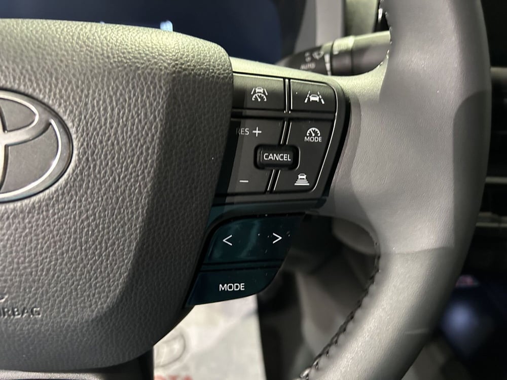 Toyota Toyota C-HR nuova a Milano (15)