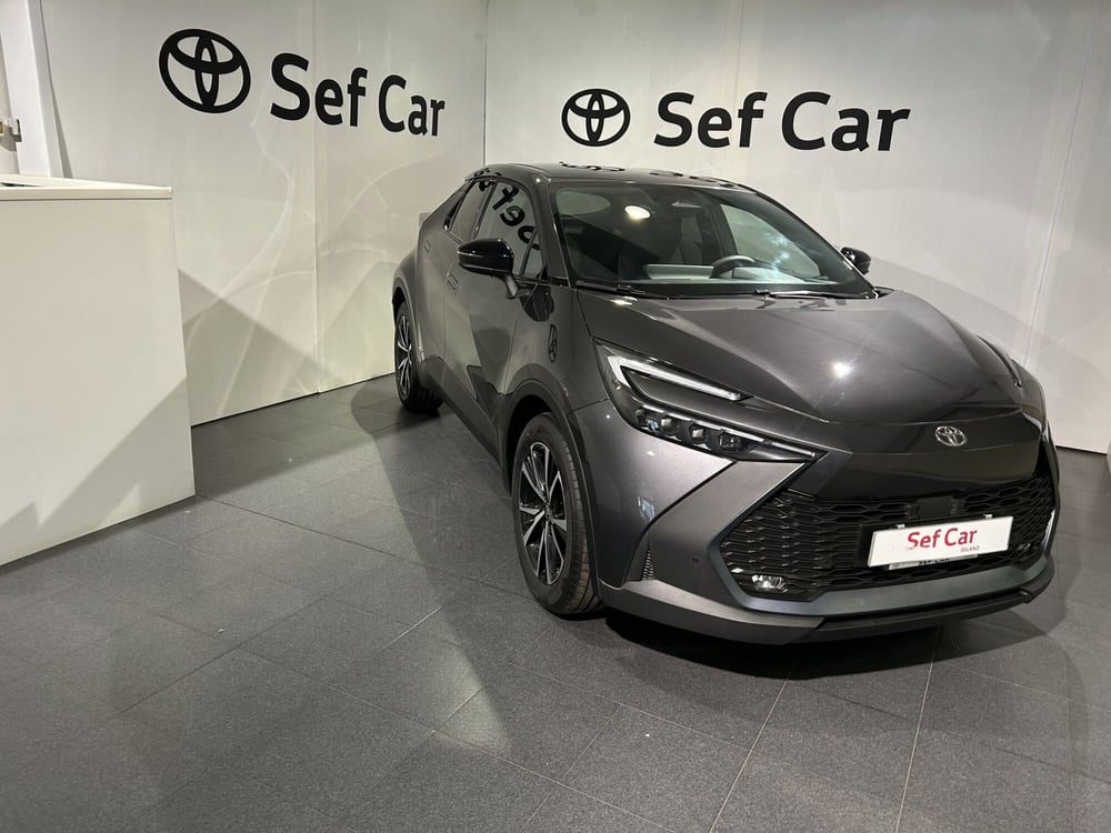 Toyota Toyota C-HR nuova a Milano (3)