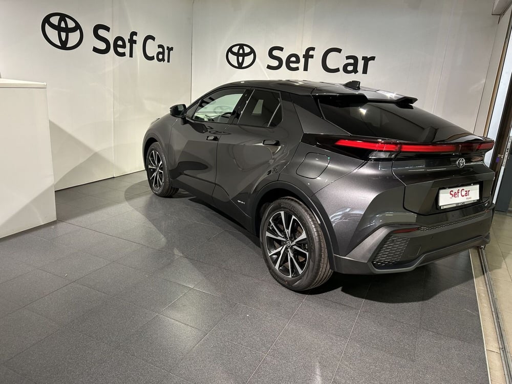 Toyota Toyota C-HR nuova a Milano (5)