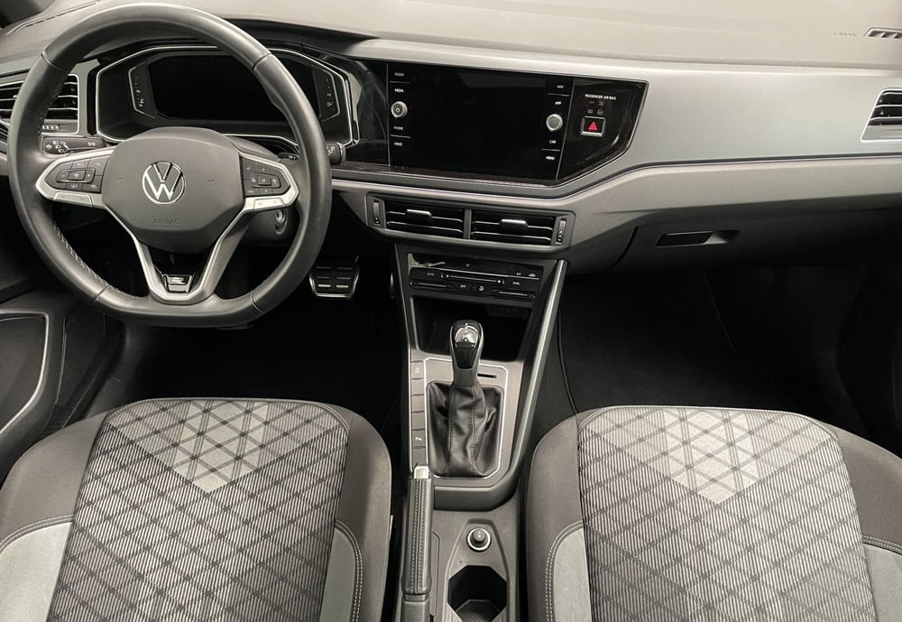 Volkswagen Taigo usata a Novara (11)