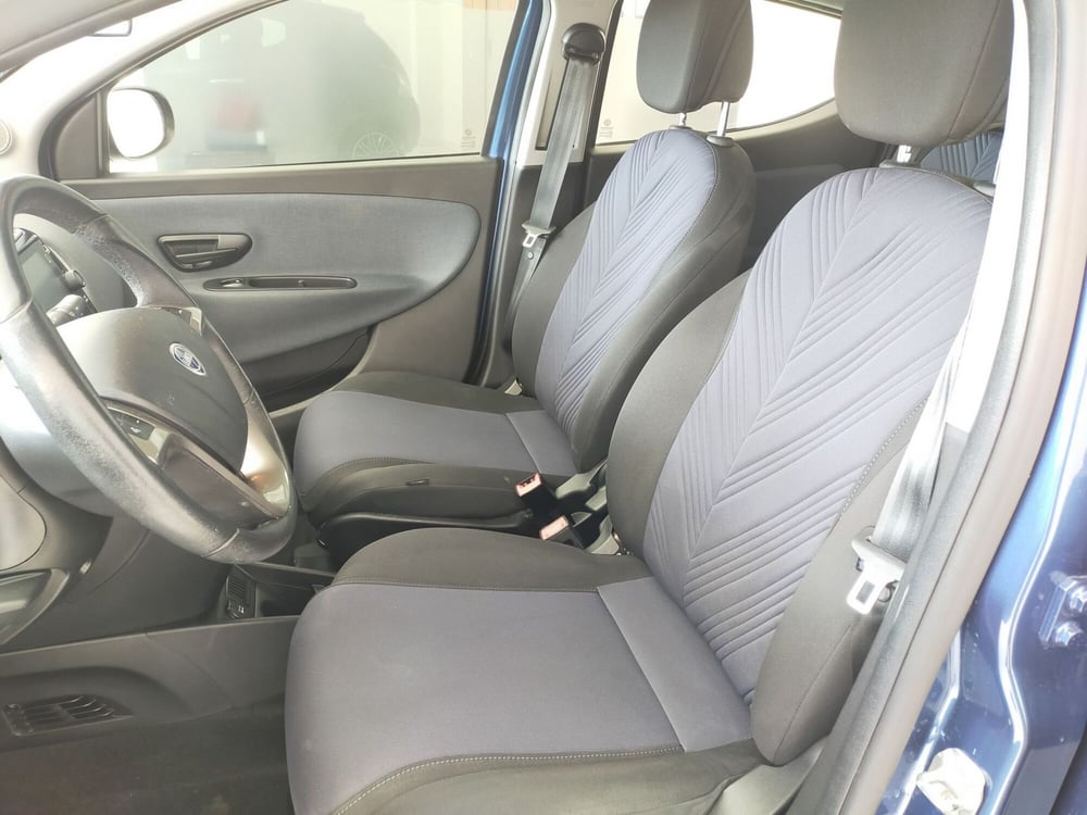 Lancia Ypsilon usata a Reggio Emilia (11)