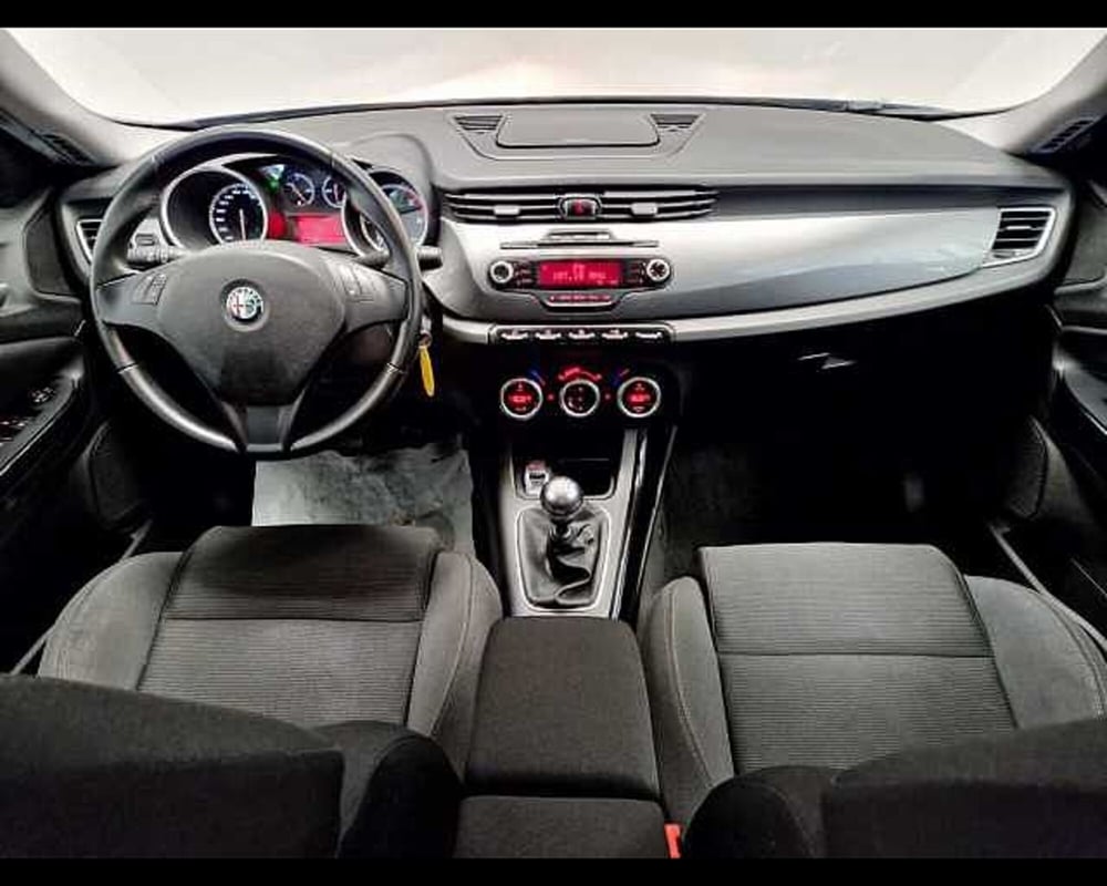 Alfa Romeo Giulietta usata a Milano (7)