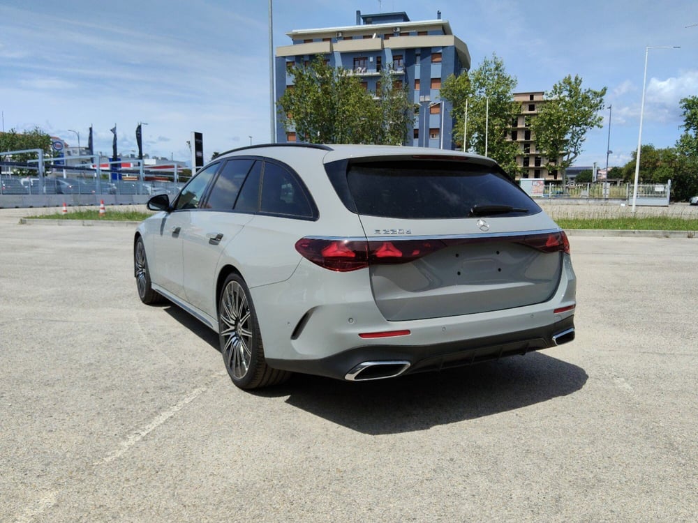 Mercedes-Benz Classe E Station Wagon nuova a Pescara (4)