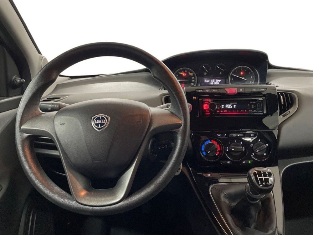 Lancia Ypsilon usata a Macerata (11)