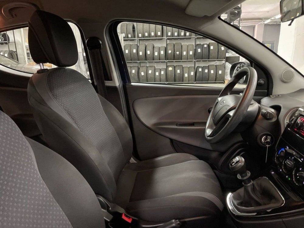 Lancia Ypsilon usata a Macerata (14)