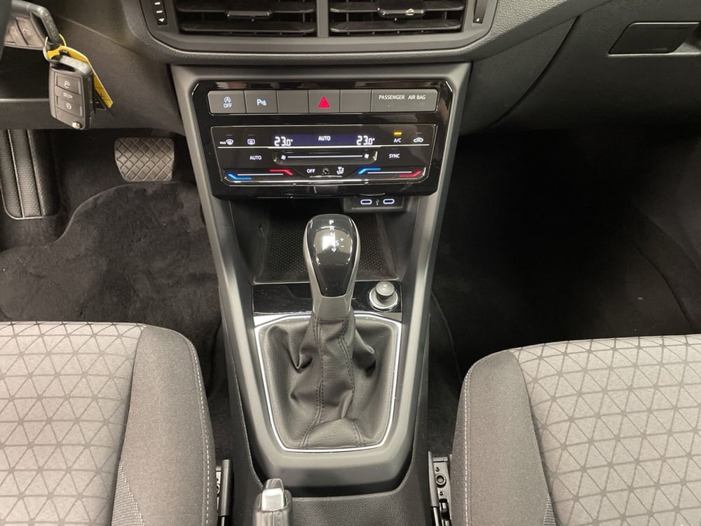Volkswagen T-Cross usata a Varese (17)