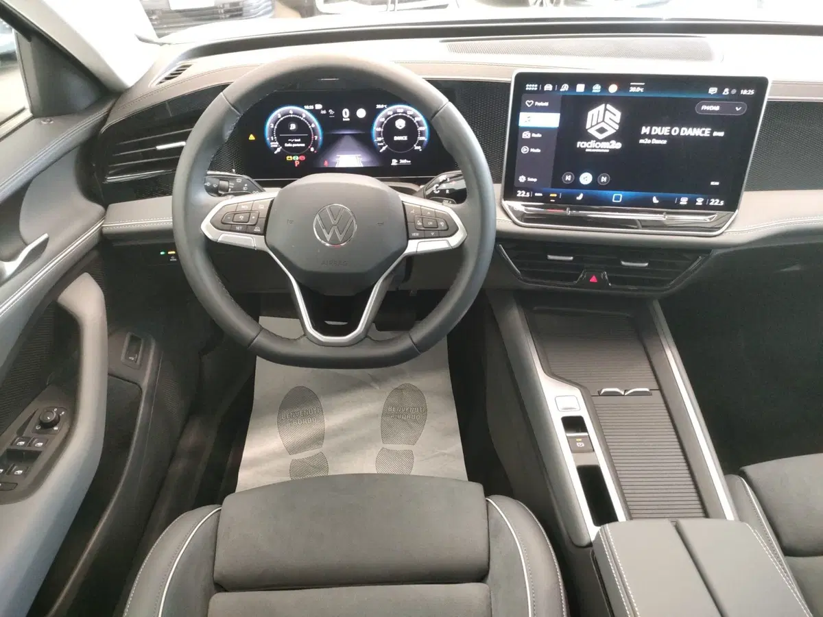 Volkswagen Passat nuova a Bologna (17)