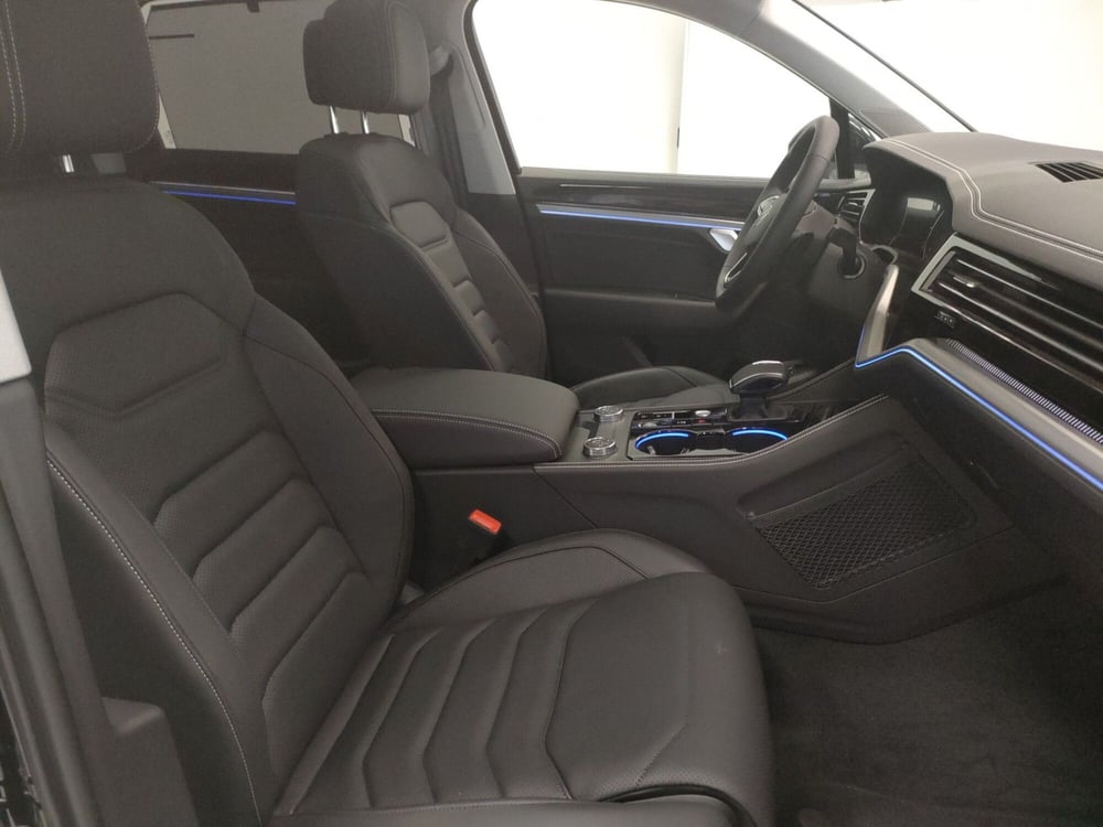Volkswagen Touareg nuova a Bologna (15)