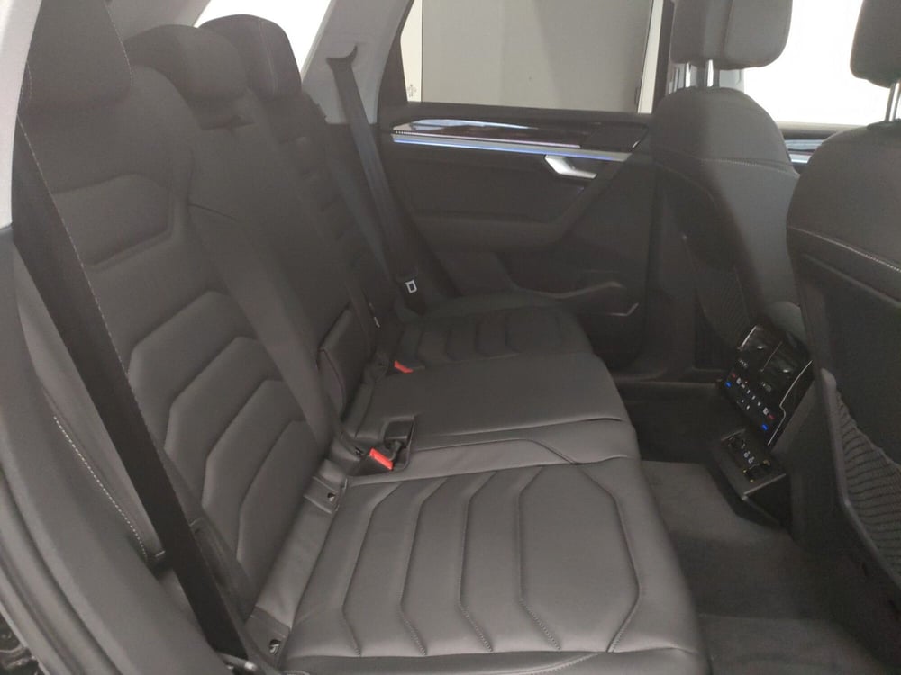 Volkswagen Touareg nuova a Bologna (16)