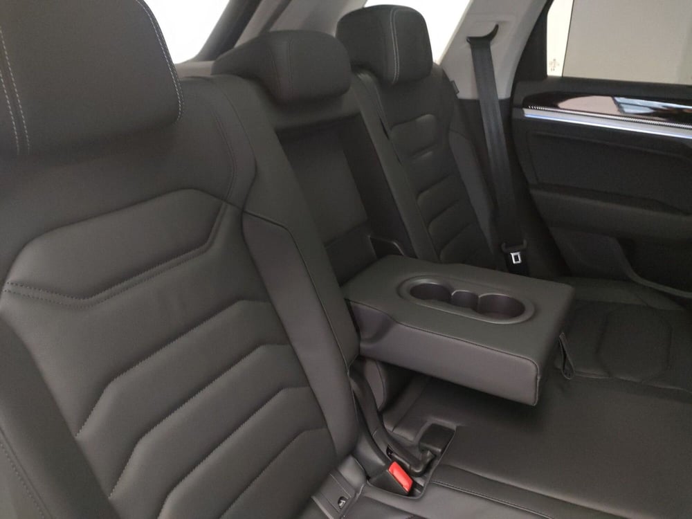 Volkswagen Touareg nuova a Bologna (17)