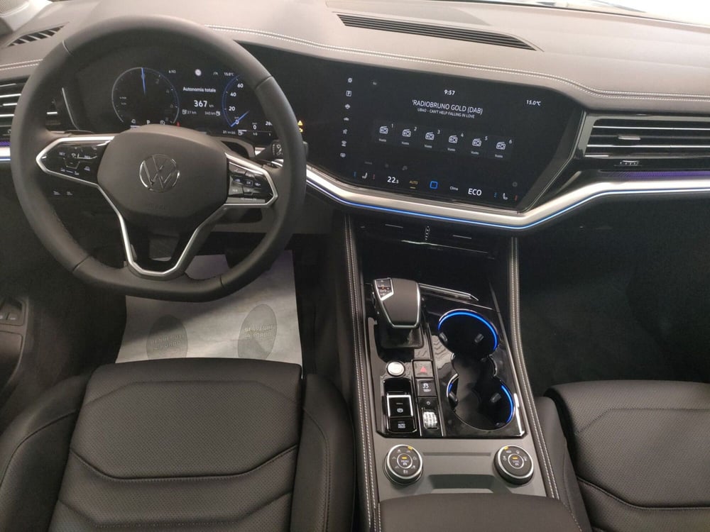 Volkswagen Touareg nuova a Bologna (19)
