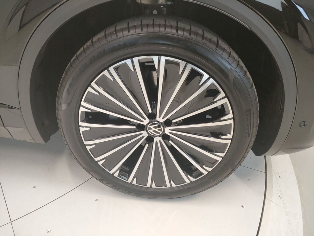 Volkswagen Touareg nuova a Bologna (7)