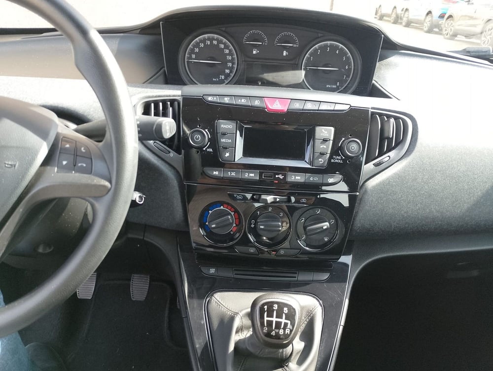 Lancia Ypsilon usata a Firenze (10)
